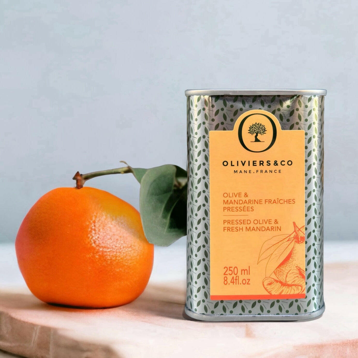 Olivenöl mit Mandarine 250 ml. Nur natürliche Zutaten. – Oliviers&Co